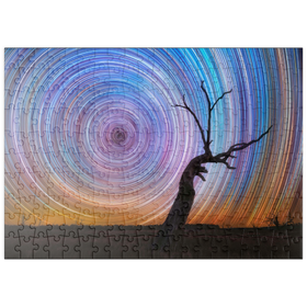 Darstellung des Puzzle Motivs Lebhafte Sternspuren über einem Baum im australischen Outback - Puzzleteile: 200