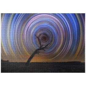 Darstellung des Puzzle Motivs Star Trail Spiral Over Lone Outback Tree - Puzzleteile: 1000