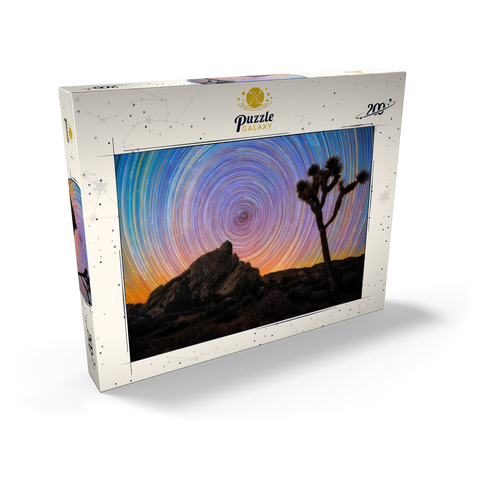 Darstellung des Puzzle Motivs Joshua Tree unter spiralförmigen Sternspuren Joshua Tree Under Spiral Star Trails 200 Puzzle Schachtel Ansicht2