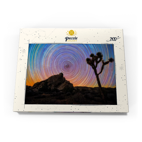 Darstellung des Puzzle Motivs Joshua Tree unter spiralförmigen Sternspuren Joshua Tree Under Spiral Star Trails 200 Puzzle Schachtel Ansicht3