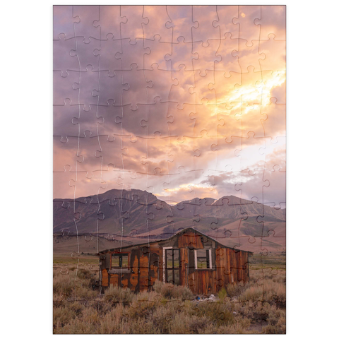 Darstellung des Puzzle Motivs Rustikale Hüttenruine in der östlichen Sierra bei Sonnenuntergang puzzleplate Rustic Cabin Ruin in Eastern Sierra Sunset 100 Puzzle