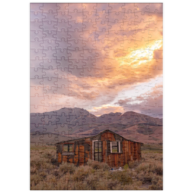 Darstellung des Puzzle-Motivs Rustikale Hüttenruine in der östlichen Sierra bei Sonnenuntergang – Puzzleteile: 200