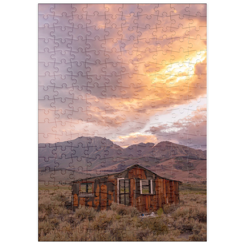 Darstellung des Puzzle Motivs Rustikale Hüttenruine in der östlichen Sierra bei Sonnenuntergang puzzleplate Rustic Cabin Ruin in Eastern Sierra Sunset 200 Puzzle