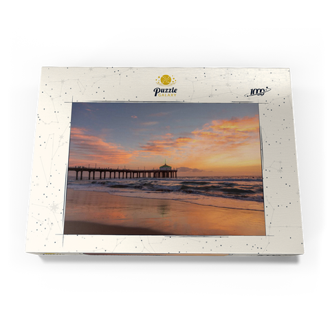 Darstellung des Puzzle Motivs Manhattan Beach Pier bei Sonnenuntergang mit Weihnachtsbeleuchtung Manhattan Beach Pier at Sunset with Holiday Lights 1000 Puzzle Schachtel Ansicht3