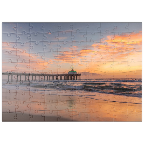 Darstellung des Puzzle Motivs Manhattan Beach Pier bei Sonnenuntergang mit Weihnachtsbeleuchtung puzzleplate Manhattan Beach Pier at Sunset with Holiday Lights 100 Puzzle