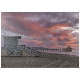 Darstellung des Puzzle-Motivs Manhattan Beach Pier mit Rettungsschwimmerturm bei Sonnenuntergang – Puzzleteile: 1000