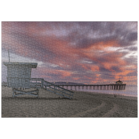 Darstellung des Puzzle Motivs Manhattan Beach Pier mit Rettungsschwimmerturm bei Sonnenuntergang puzzleplate Manhattan Beach Pier with Lifeguard Tower at Sunset 1000 Puzzle