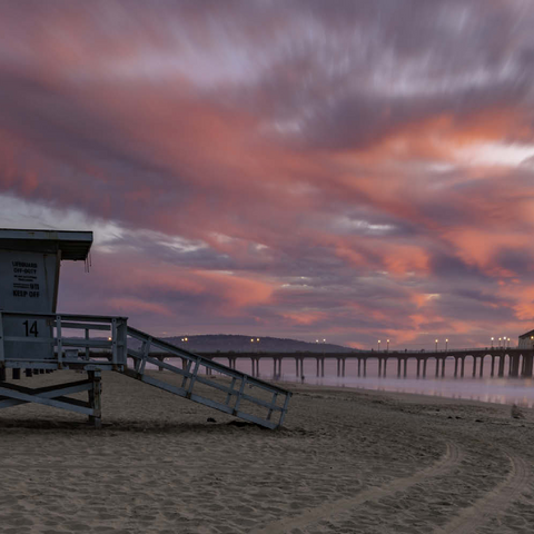 Darstellung des Puzzle Motivs Manhattan Beach Pier mit Rettungsschwimmerturm bei Sonnenuntergang Manhattan Beach Pier with Lifeguard Tower at Sunset 200 Puzzle 3D Modell