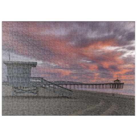 Darstellung des Puzzle Motivs Manhattan Beach Pier mit Rettungsschwimmerturm bei Sonnenuntergang puzzleplate Manhattan Beach Pier with Lifeguard Tower at Sunset 500 Puzzle