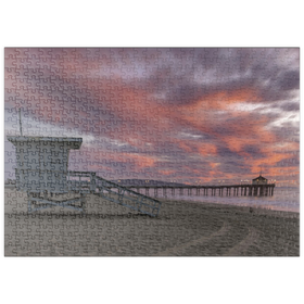 Darstellung des Puzzle Motivs Manhattan Beach Pier mit Rettungsschwimmerturm bei Sonnenuntergang - Puzzleteile: 500