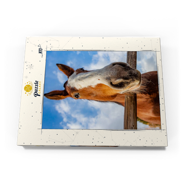 Darstellung des Puzzle Motivs Clydesdale Horse Close-Up with Blue Sky Backdrop 100 Puzzle Schachtel Ansicht3