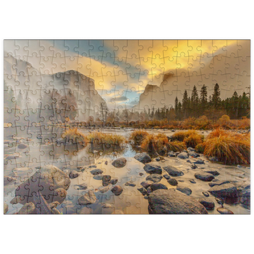 Darstellung des Puzzle Motivs puzzleplate Yosemite Valley at Sunrise with Mist and Reflections 200 Puzzle