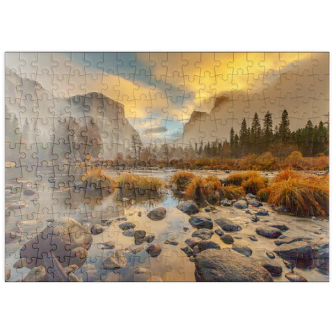 Darstellung des Puzzle Motivs Yosemite Valley bei Sonnenaufgang mit Nebel und Spiegelungen puzzleplate Yosemite Valley at Sunrise with Mist and Reflections 200 Puzzle