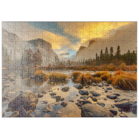 Darstellung des Puzzle Motivs Yosemite Valley bei Sonnenaufgang mit Nebel und Spiegelungen - Puzzleteile: 200