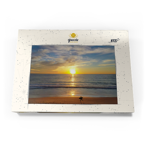 Darstellung des Puzzle Motivs Surfer bei Sonnenuntergang an einem Strand in Kalifornien Surfer at Sunset on California Beach 1000 Puzzle Schachtel Ansicht3
