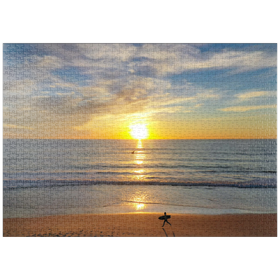 Darstellung des Puzzle-Motivs Surfer bei Sonnenuntergang an einem Strand in Kalifornien – Puzzleteile: 1000