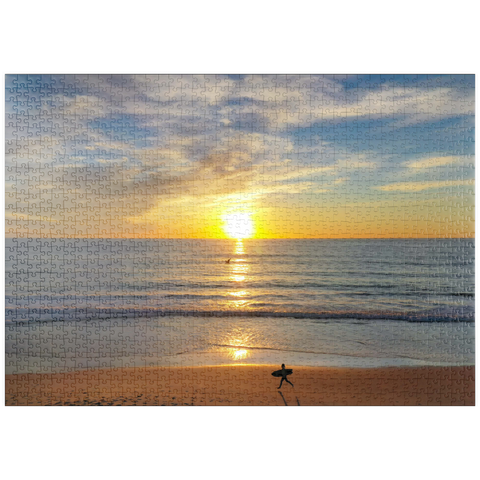Darstellung des Puzzle Motivs Surfer bei Sonnenuntergang an einem Strand in Kalifornien puzzleplate Surfer at Sunset on California Beach 1000 Puzzle