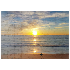 Darstellung des Puzzle Motivs Surfer bei Sonnenuntergang an einem Strand in Kalifornien - Puzzleteile: 100