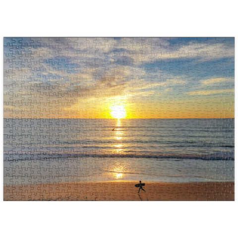 Darstellung des Puzzle Motivs Surfer bei Sonnenuntergang an einem Strand in Kalifornien puzzleplate Surfer at Sunset on California Beach 500 Puzzle