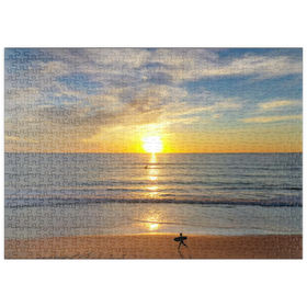 Darstellung des Puzzle Motivs Surfer bei Sonnenuntergang an einem Strand in Kalifornien - Puzzleteile: 500