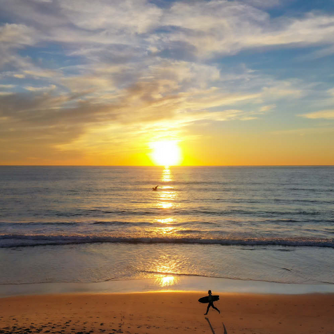 Darstellung des Puzzle Motivs Surfer bei Sonnenuntergang an einem Strand in Kalifornien Surfer at Sunset on California Beach 500 Puzzle 3D Modell