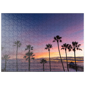 Darstellung des Puzzle Motivs Manhattan Beach Pier bei Sonnenuntergang mit Palmen-Silhouetten - Puzzleteile: 200