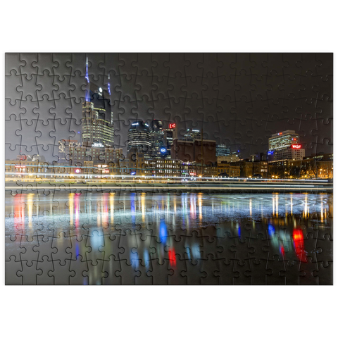 Darstellung des Puzzle Motivs Nashville Skyline bei Nacht – Spiegelungen auf dem Cumberland River puzzleplate Nashville Skyline at Night – Reflections on the Cumberland River 200 Puzzle