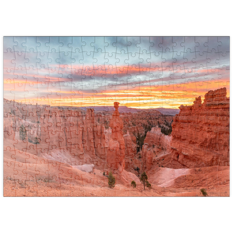 Darstellung des Puzzle Motivs Bryce Canyon Nationalpark – Sonnenaufgang am Thor's Hammer puzzleplate Bryce Canyon National Park – Sunrise at Thor's Hammer 200 Puzzle