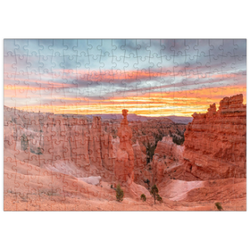 Darstellung des Puzzle Motivs Bryce Canyon Nationalpark – Sonnenaufgang am Thor's Hammer - Puzzleteile: 200