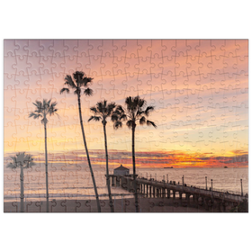 Darstellung des Puzzle Motivs Manhattan Beach Pier – Sonnenuntergang mit Palmen-Silhouetten - Puzzleteile: 200