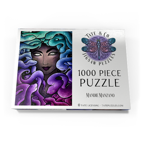 Darstellung des Puzzle Motivs Medusa-Buntglasfenster - Mandie Manzano Medusa Stained Glass 1000 Puzzle Schachtel Ansicht3