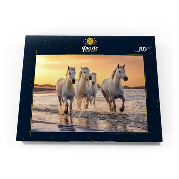 Weiße Camargue Pferde galoppieren am Strand, Frankreich 100 Puzzle Schachtel Ansicht3