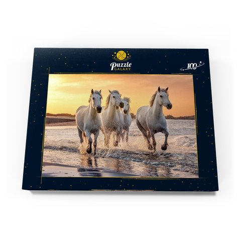 Weiße Camargue Pferde galoppieren am Strand, Frankreich 100 Puzzle Schachtel Ansicht3