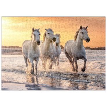 puzzleplate Weiße Camargue Pferde galoppieren am Strand, Frankreich 500 Puzzle