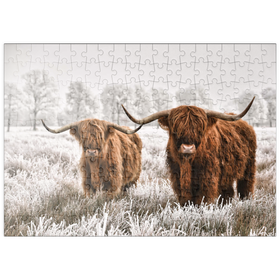 Darstellung des Puzzle-Motivs Behaarte schottische Hochlandrinder in einer Winterlandschaft – Puzzleteile: 200