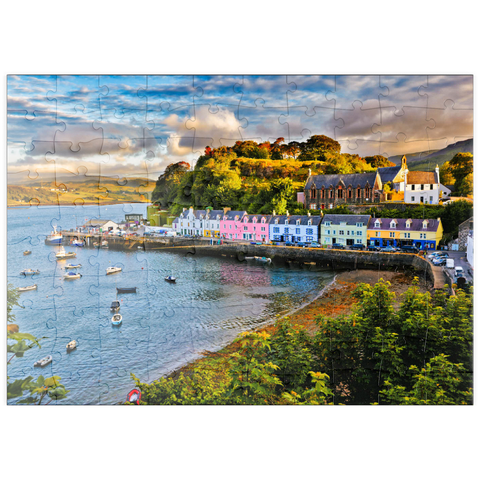 puzzleplate Blick auf Portree vor Sonnenuntergang, Isle of Skye, Schottland 100 Puzzle