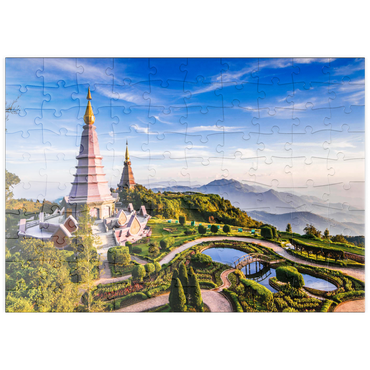 puzzleplate Landschaft mit zwei Pagoden auf dem Gipfel des Inthanon-Bergs, Chiang Mai, Thailand 100 Puzzle
