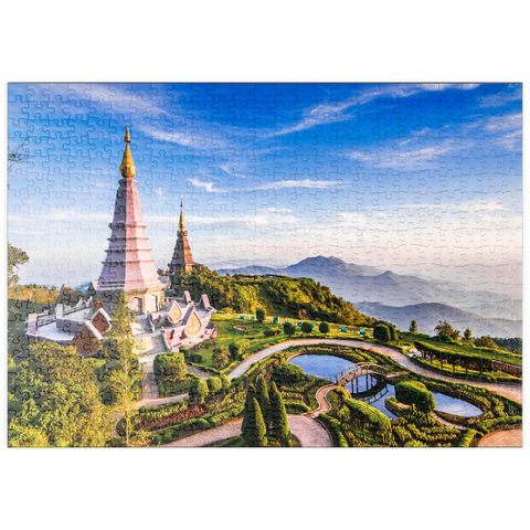 puzzleplate Landschaft mit zwei Pagoden auf dem Gipfel des Inthanon-Bergs, Chiang Mai, Thailand 500 Puzzle