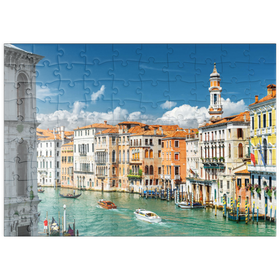 Darstellung des Puzzle-Motivs Canale Grande mit bunten Fassaden der alten mittelalterlichen Häuser vor der Rialto-Brücke in Venedig, Italien – Puzzleteile: 100