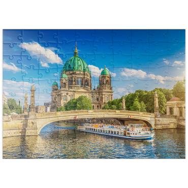 puzzleplate Historischen Berliner Dom auf der Museumsinsel mit Ausflugsschiff auf der Spree, Berlin, Deutschland 100 Puzzle
