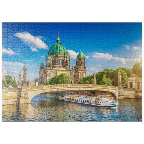 puzzleplate Historischen Berliner Dom auf der Museumsinsel mit Ausflugsschiff auf der Spree, Berlin, Deutschland 500 Puzzle