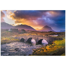 Darstellung des Puzzle-Motivs Old Vintage Backsteinbrücke über den Fluss in Sligachan, Isle of Skye, Schottland – Puzzleteile: 1000