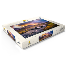 Darstellung des Puzzle Motivs Old Vintage Backsteinbrücke über den Fluss in Sligachan, Isle of Skye, Schottland - Puzzleteile: 200