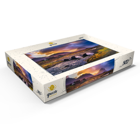 Darstellung des Puzzle Motivs Old Vintage Backsteinbrücke über den Fluss in Sligachan, Isle of Skye, Schottland - Puzzleteile: 500