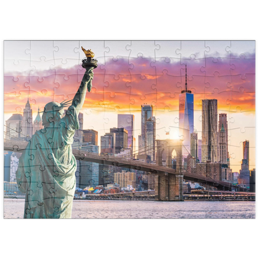 puzzleplate Freiheitsstatue und New Yorker Stadtsilhouette bei Sonnenuntergang, USA 100 Puzzle