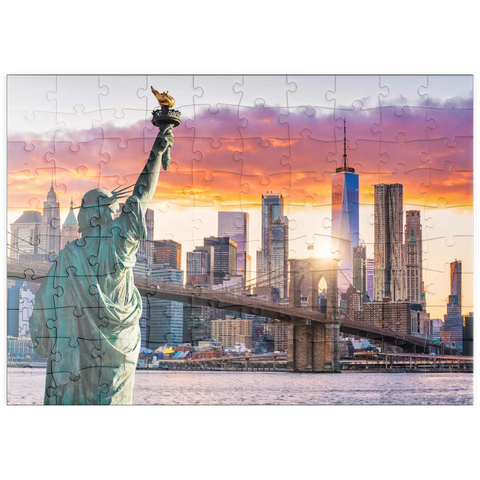 puzzleplate Freiheitsstatue und New Yorker Stadtsilhouette bei Sonnenuntergang, USA 100 Puzzle