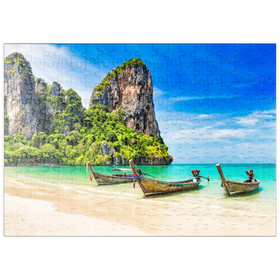 Darstellung des Puzzle-Motivs Thailändisches Longtailboot am Sandstrand Railay Beach in der Provinz Krabi, Thailand – Puzzleteile: 200