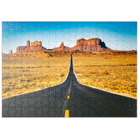 Darstellung des Puzzle-Motivs U.S. Route 163, die durch das berühmte Monument Valley führt, Utah, USA – Puzzleteile: 200