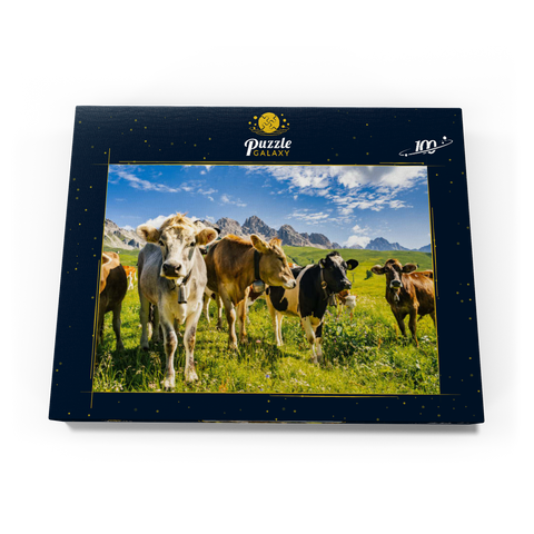 Kühe vor einer Idyllischen Alpen-Landschaft 100 Puzzle Schachtel Ansicht3