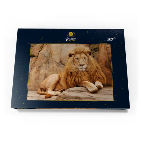 Ein Löwe entspannt auf einem Stein 500 Puzzle Schachtel Ansicht3